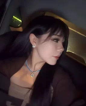 之前中介干的一个婊子,私加的微信