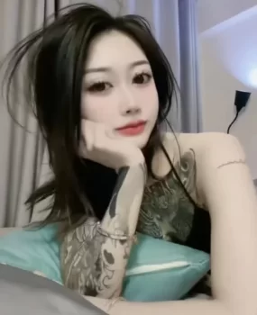 极品纹身师一字马大长腿