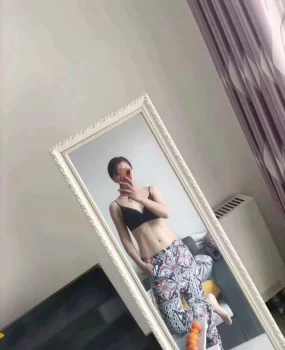 小红门健身女，身材好有腹肌