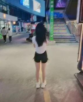 爽翻了潍坊学院的黑丝小姐姐有公寓也上门