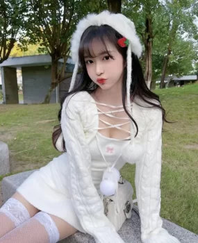 三点粉奶子挺身材娇小抱起来顶00后小学妹