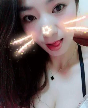 爆操娇嫩小骚货-果果，细腰大乳房，粉嫩的小穴一紧一合的吸精小妖精