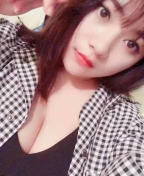 e奶真胸手感极佳颜值在线