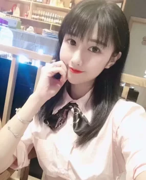 颜值美女,口活很棒，下面粉粉的，屁股翘