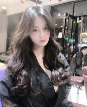 高端车模兰儿，巨乳翘臀，身材一流