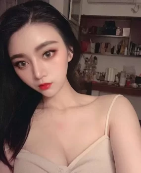 一个咪咪超大的多汁妹子