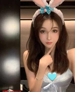 长沙身材火辣的妹子超爽，嫩B水多张开一字马爆插