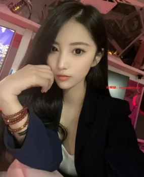 会吸会夹多水，爽歪歪的骚妹妹，超会玩