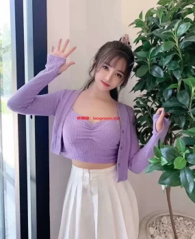 成都大奶妹妹，坚挺圆润，水流个不停