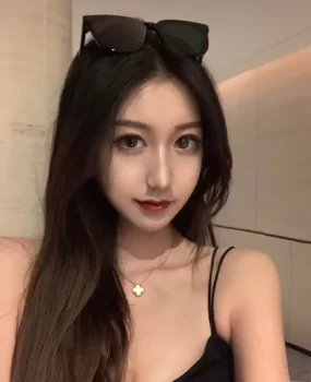 呼市刚下海短期兼职大奶妹,活好水多,黑丝制服情趣,包爽