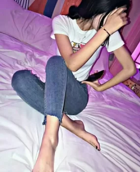 很嫩很漂亮的小美女